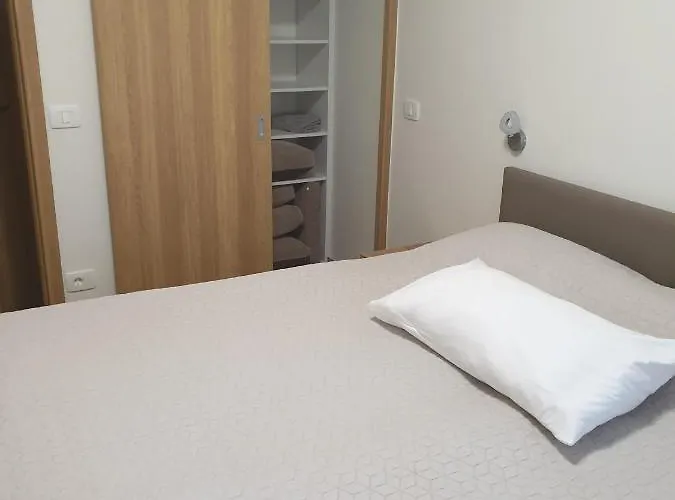 With Terrace Daire *